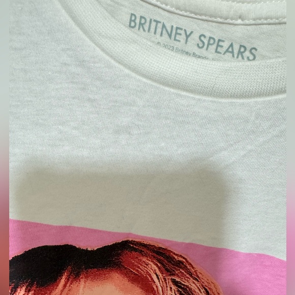 Britney Spears White Smile Graphic XS NWT - Picture 4 of 5